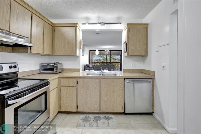 Building Photo - 8592 W Sunrise Blvd