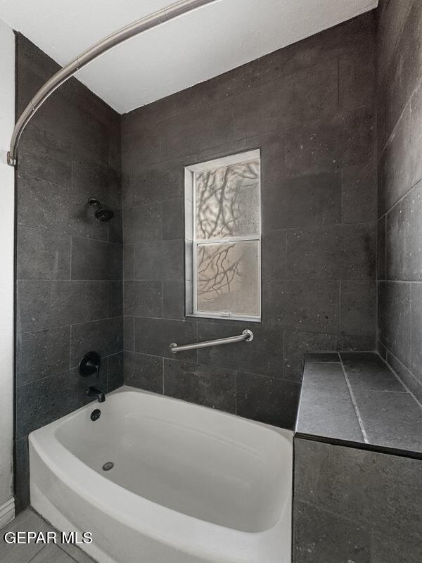 Building Photo - 1305 E Rio Grande Ave