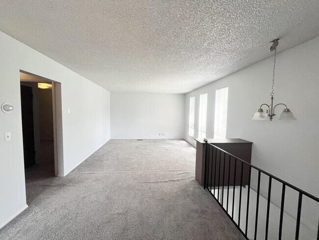 Building Photo - 1265 Crandall Ave S