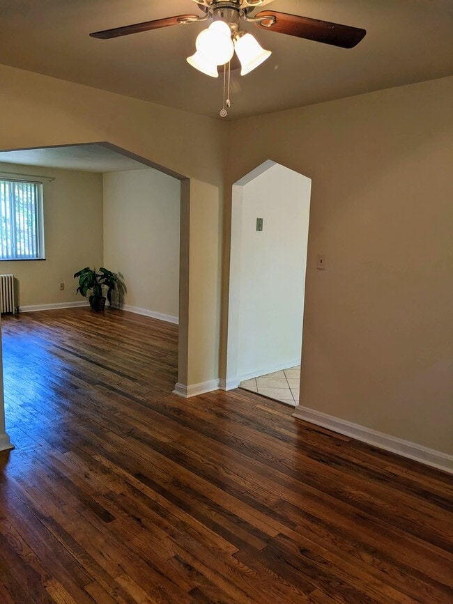 Building Photo - 5932 Belmont Ave