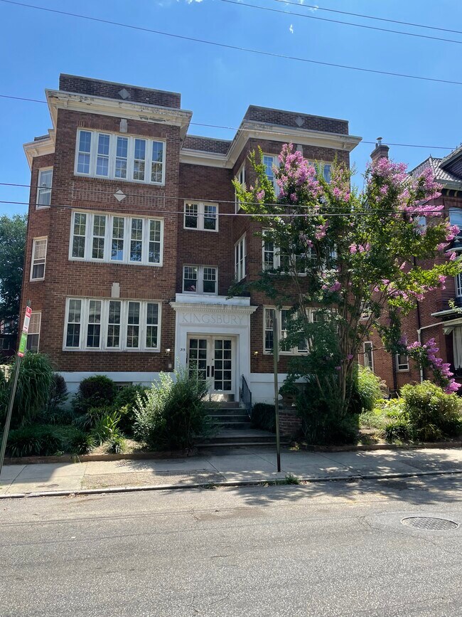 Building Photo - 315 S 46th St