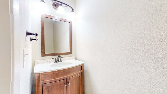 Building Photo - PURE Property Management Presents: Beautiful 3 Bedroom/2 Bath in Santa Rosa!