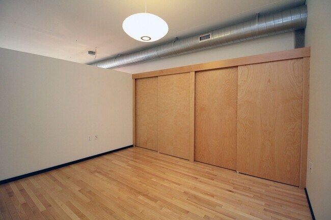 Building Photo - Exceptional 1 bd + bonus, City Views in Pe...