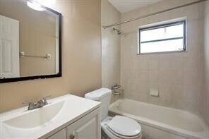 Building Photo - 4061 N Dixie Hwy