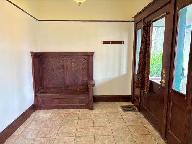 Building Photo - Historic and Spacious Humboldt Neighborhood Home w/ Covered Front/Back Patio and Huge Basement