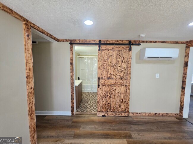 Building Photo - 1030 Dennis St