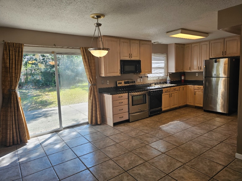 Building Photo - 1942 Mediamolle Dr