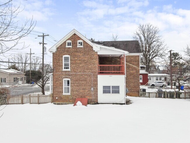 Building Photo - Charming 3-Bedroom Single-Family Home with Wrap-Around Porch & Private Fenced Yard