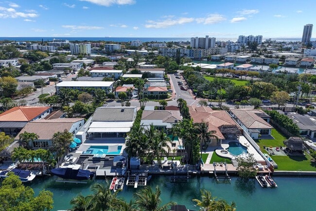 Building Photo - 7910 Hawthorne Ave