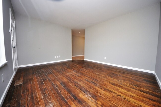 Building Photo - Freshly updated 3 Bedroom Home with a Full...
