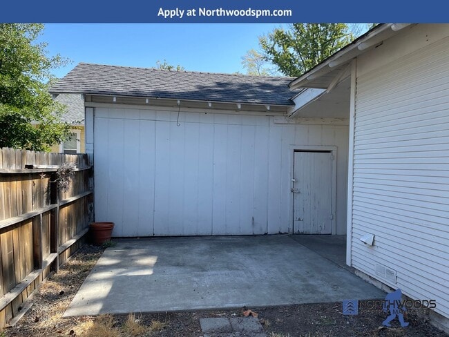 Building Photo - Charming 2 Bedroom 2 Bathroom Home