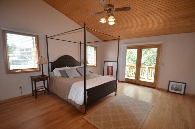 Building Photo - Extended Winter Rental!  Beautiful 3bed/2 ...