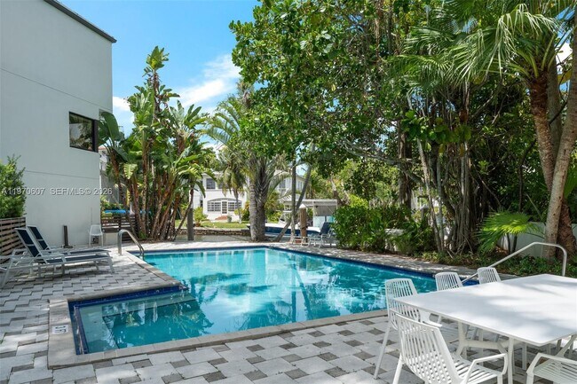 Building Photo - 3560 W Fairview St