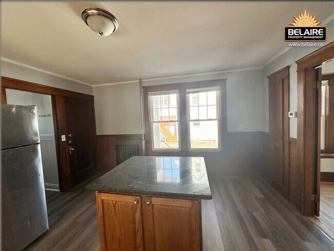 Building Photo - 107 2nd St