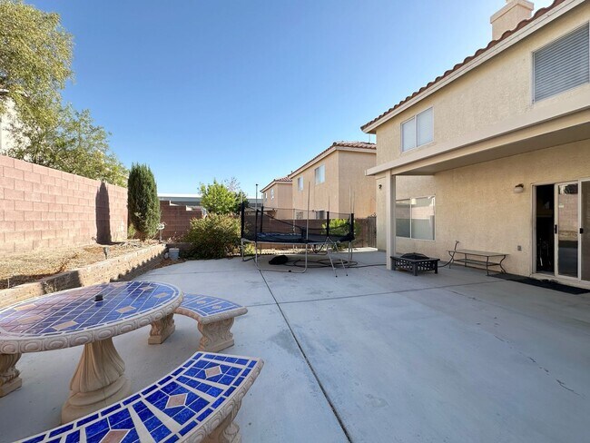 Building Photo - Beautifully Maintained Home Near Schools &...