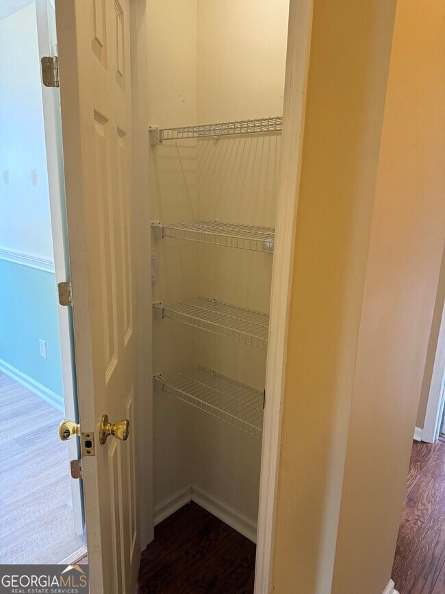 Building Photo - 109 Green Meadow Dr