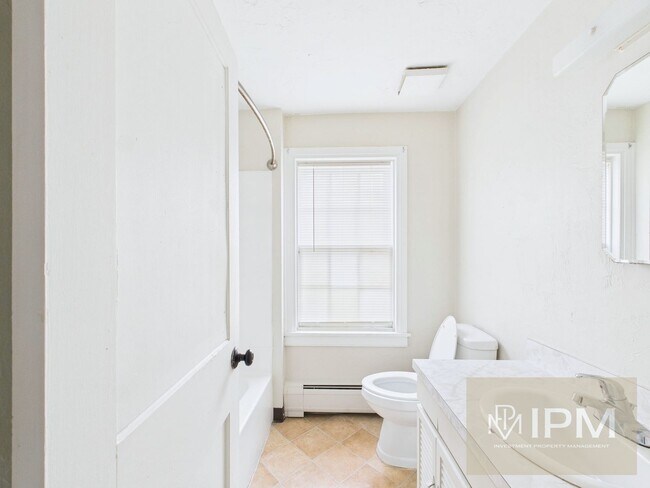 Building Photo - 44 N Main St