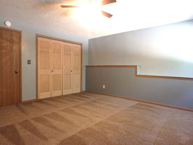 Building Photo - Fantastic 3 Bed 2.5 Bath Condo In S. Columbia