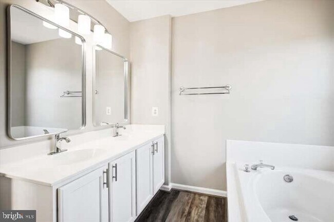 Building Photo - 13593 Beckingham Dr