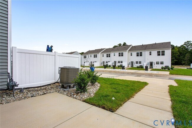 Building Photo - 231 Whiteside Rd