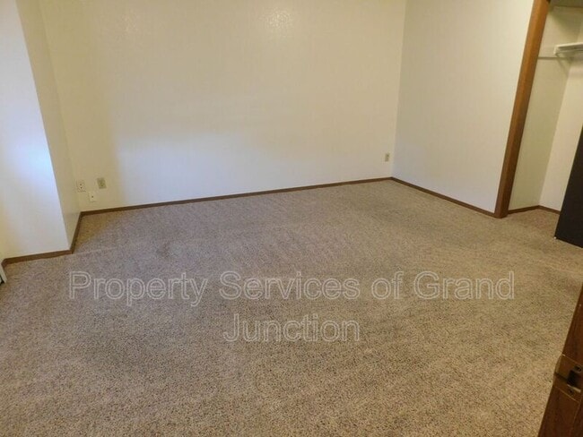 Building Photo - 570 Dawn Ct