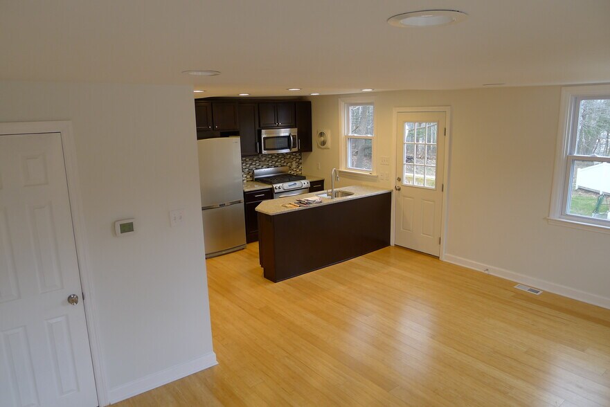 Building Photo - 278 Valley View Road