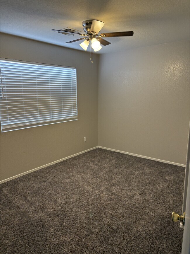 Building Photo - 2648 S 84th Gln