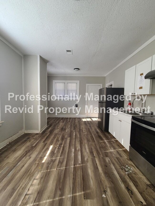 Building Photo - SECTION 8 ACCEPTED