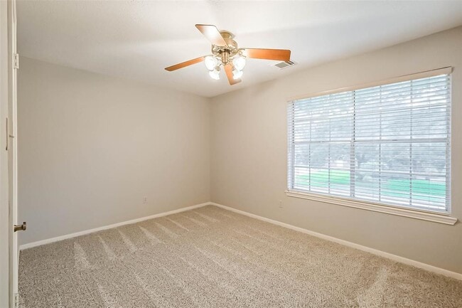 Building Photo - 10218 Hedge Way Dr