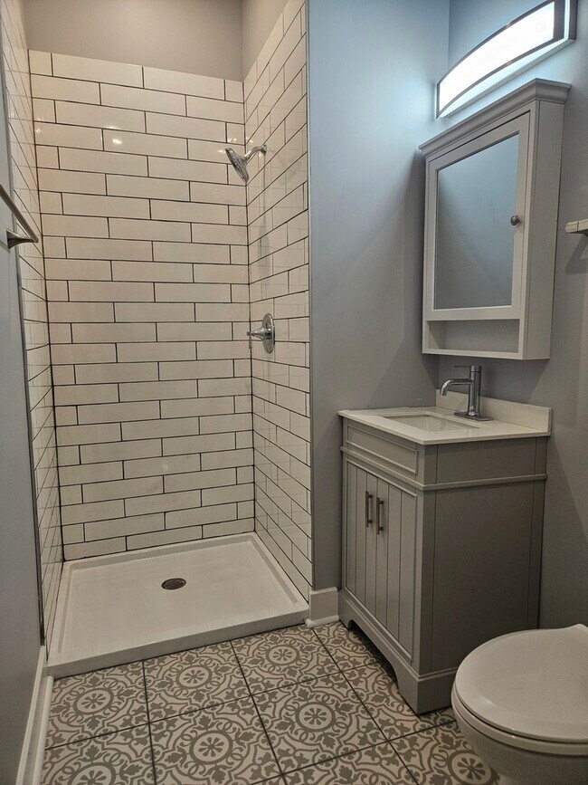 Building Photo - 831 S Western Ave