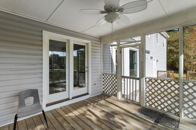 Building Photo - Beautiful 4 Bedroom/ 2 Story Home