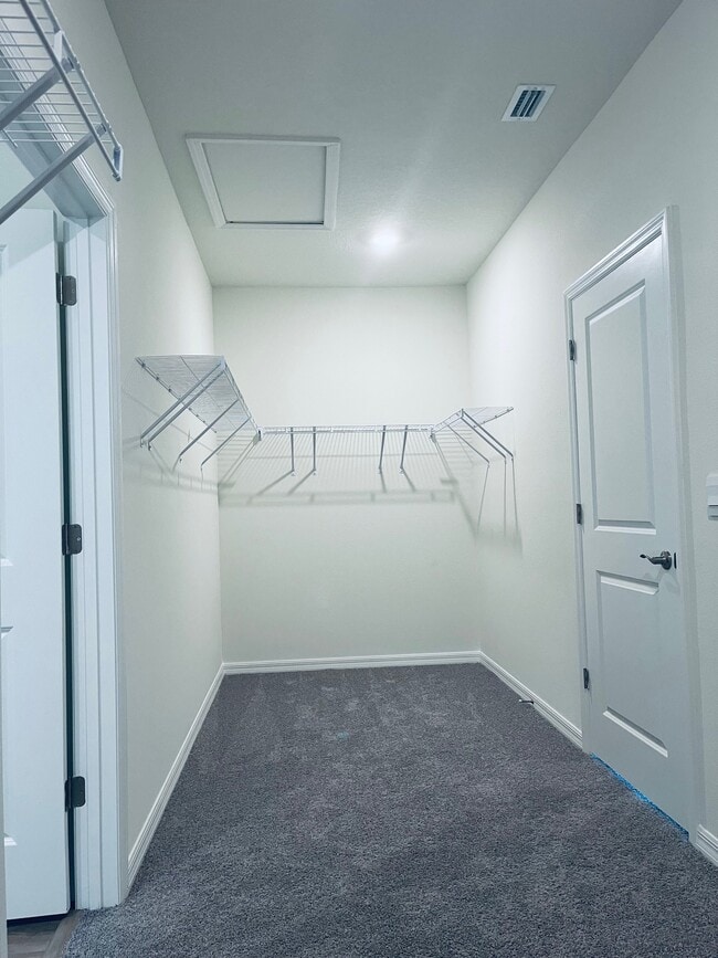 Building Photo - 5305 SW 52nd Ave