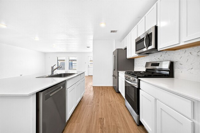 Building Photo - 27022 Breakaway Ln
