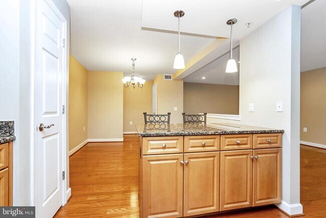 Building Photo - 4079 S Four Mile Run Dr