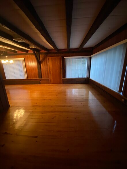 Building Photo - 423 Country Club Rd