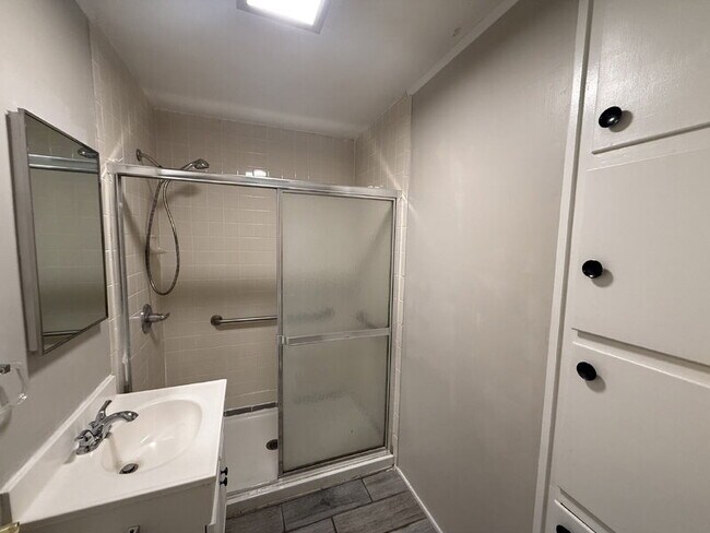 Building Photo - 3525 N Fontana Ave