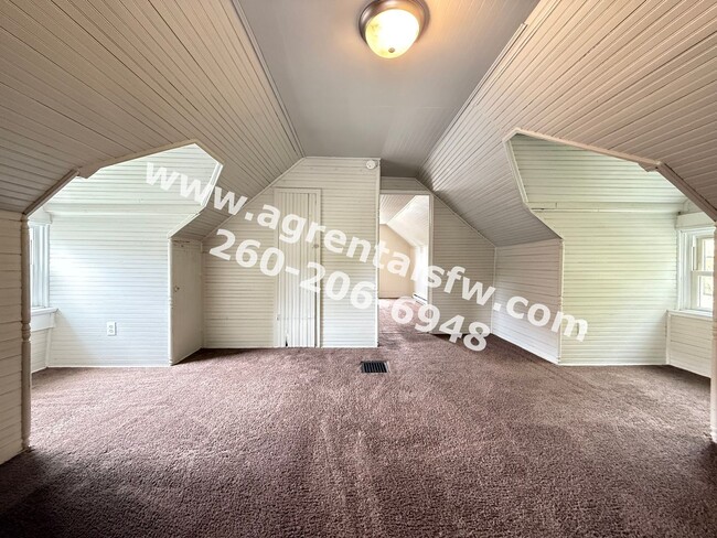 Building Photo - 3 Bedroom House