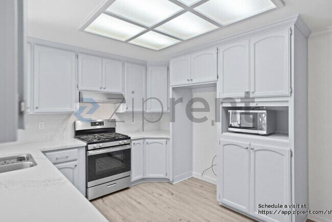 Building Photo - 8370 Parish Way