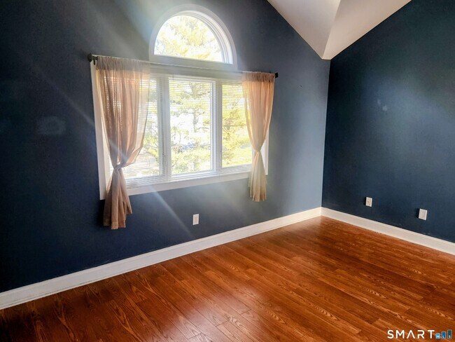 Building Photo - 15 Perry Ave