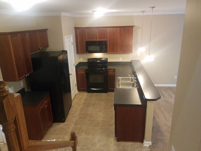 Building Photo - Acworth Town Home