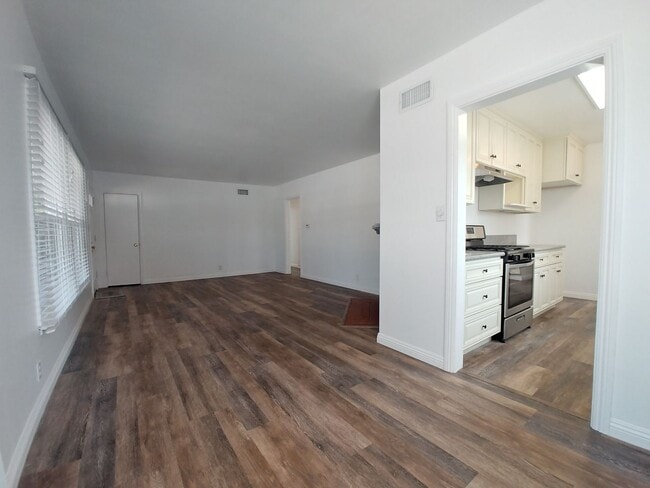 Building Photo - Charming 3-Bedroom Home in an Ideal Location!