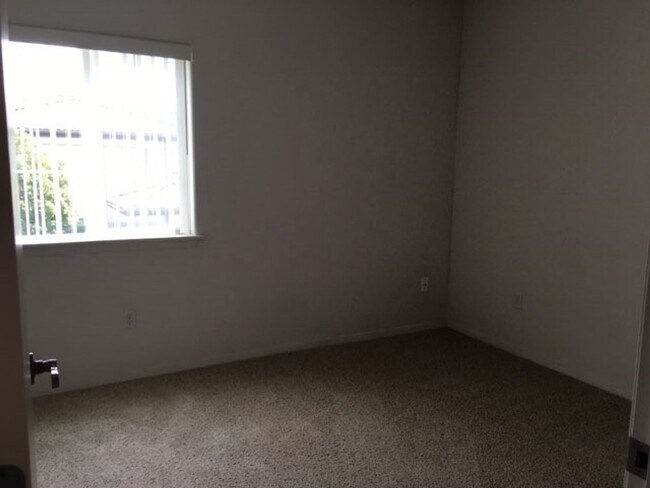 Building Photo - Bella Rose Condo