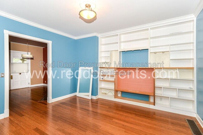 Building Photo - 1332A N College Ave
