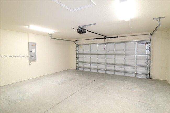 Building Photo - 555 Oakshire Ln