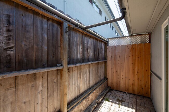 Building Photo - *OPEN HOUSE: 10/31 10AM-12PM* Studio in Ca...