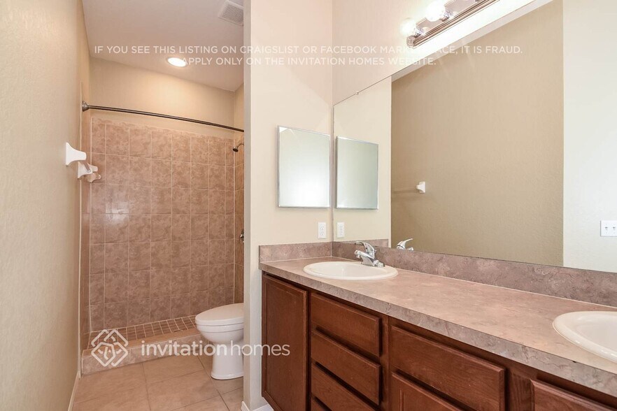 Building Photo - 6530 Evergreen Park Dr