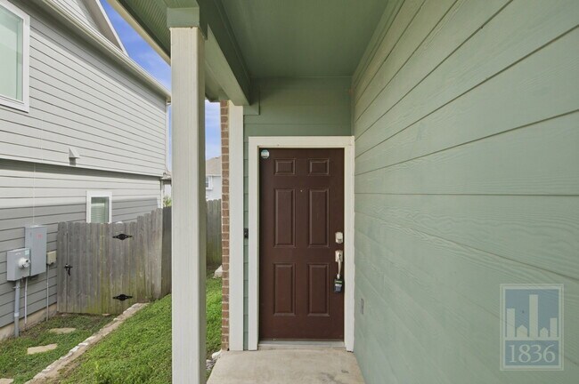 Building Photo - 15213 Spruce Frost Cv