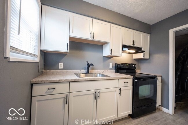 Building Photo - 6060 E 16th St