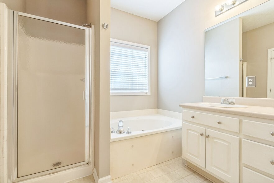 Building Photo - 2209 44th Ave