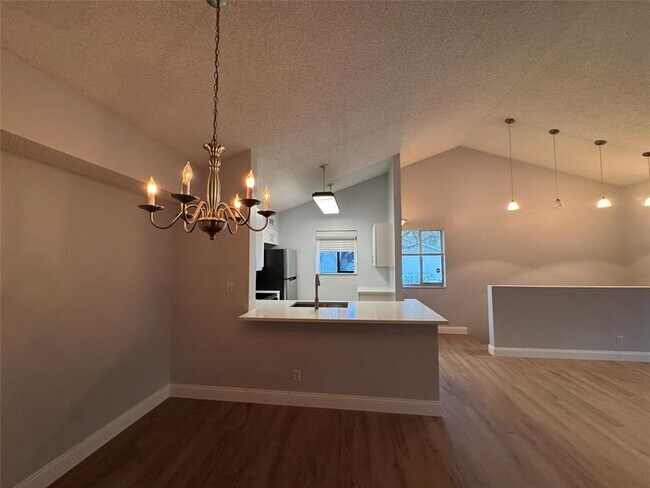 Building Photo - 606 Gardens Dr